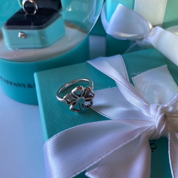 Tiffany & Co Flower Sterling Silver ring - Picture 6 of 6
